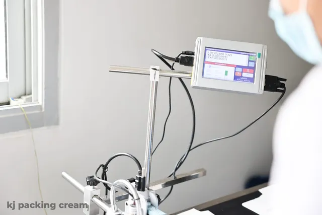 ตรวจความชัดของเลขล็อตหลังยิงรหัส — KJ Packing Cream